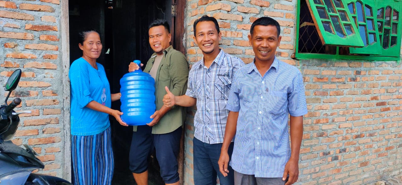 KSM Sulaiman Bagikan Air RO Gratis ke Masyarakat Selama 1 Bulan, Bersyukur Mendapatkan Bangunan MCK