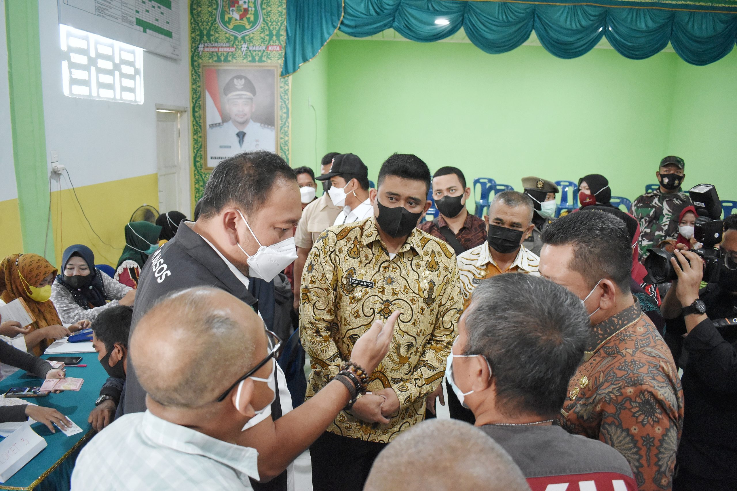 Bantuan Bagi KPM Disalurkan, Bobby Nasution Minta Masyarakat Dillayani Dengan Baik & 4 Hari Selesai