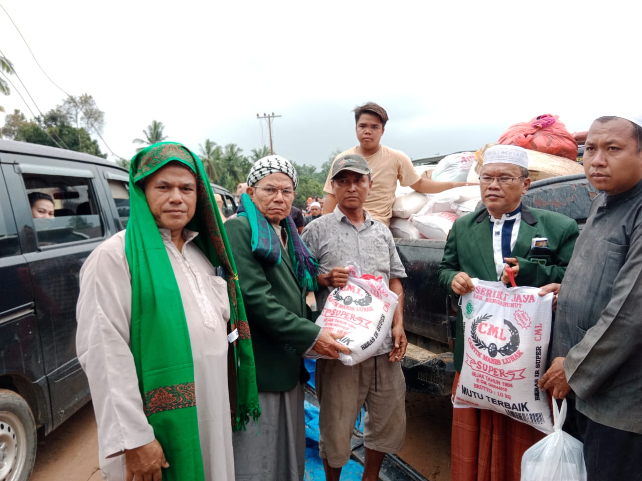 PC NU Padang Lawas Bantu Korban Banjir Bandang Batang Lubu Sutam