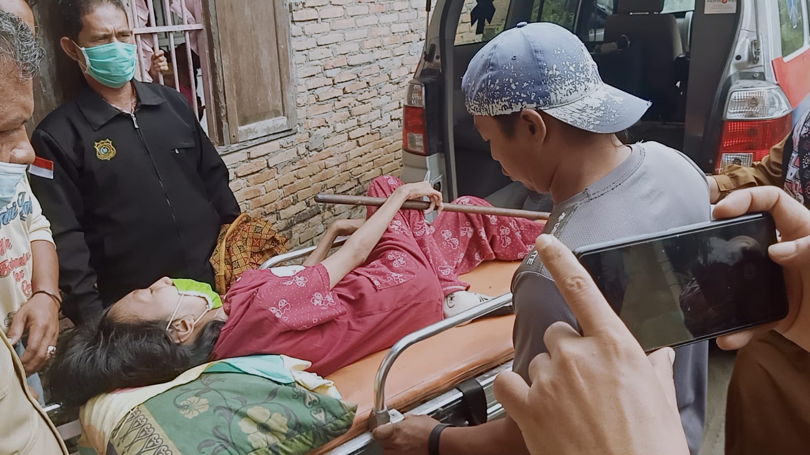 Muspika Pantai Labu Bersinergi Membantu Perobatan Penderita Disabilitas Maya Sari dan Rino Satrio