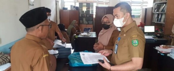 KADIS PENDIDIKAN MADINA SIDAK KESEJUMLAH SEKOLAH