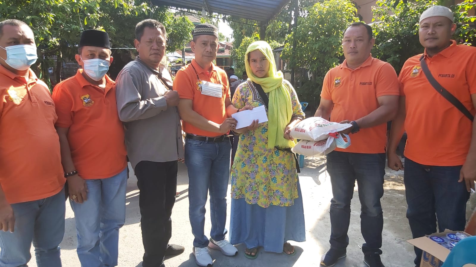 Paman Ketua PAC Medan Area Meninggal, Ketua Pewarta Melayat dan Berikan Santunan