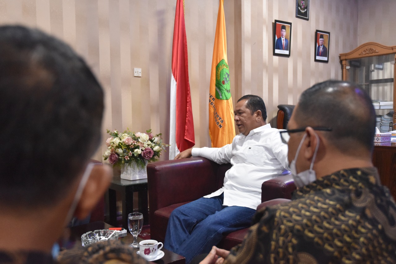 Walikota Padangsidimpuan Irsan Efendi Nasution SH menerima audensi FSPMI