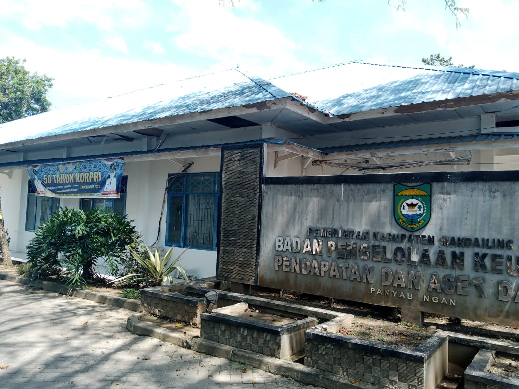Plt Kaban Keuangan Dan Aset Madina Bungkam saat di konfirmasi Pemeliharaan Gedung kantor