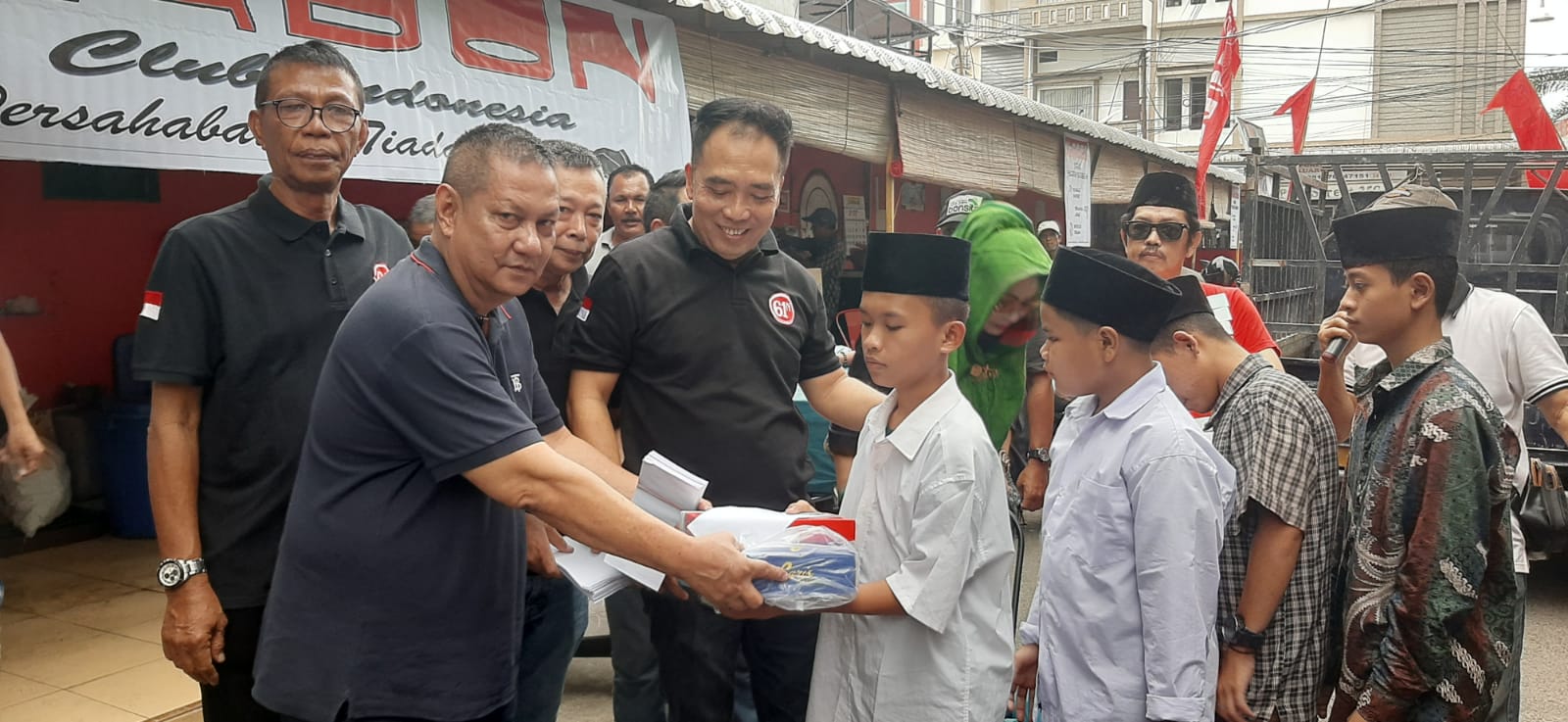 HUT lCI ke 54 Tahun Sukses, Ladon Santuni Puluhan Anak Yatim , Ini Kata Hendra DS