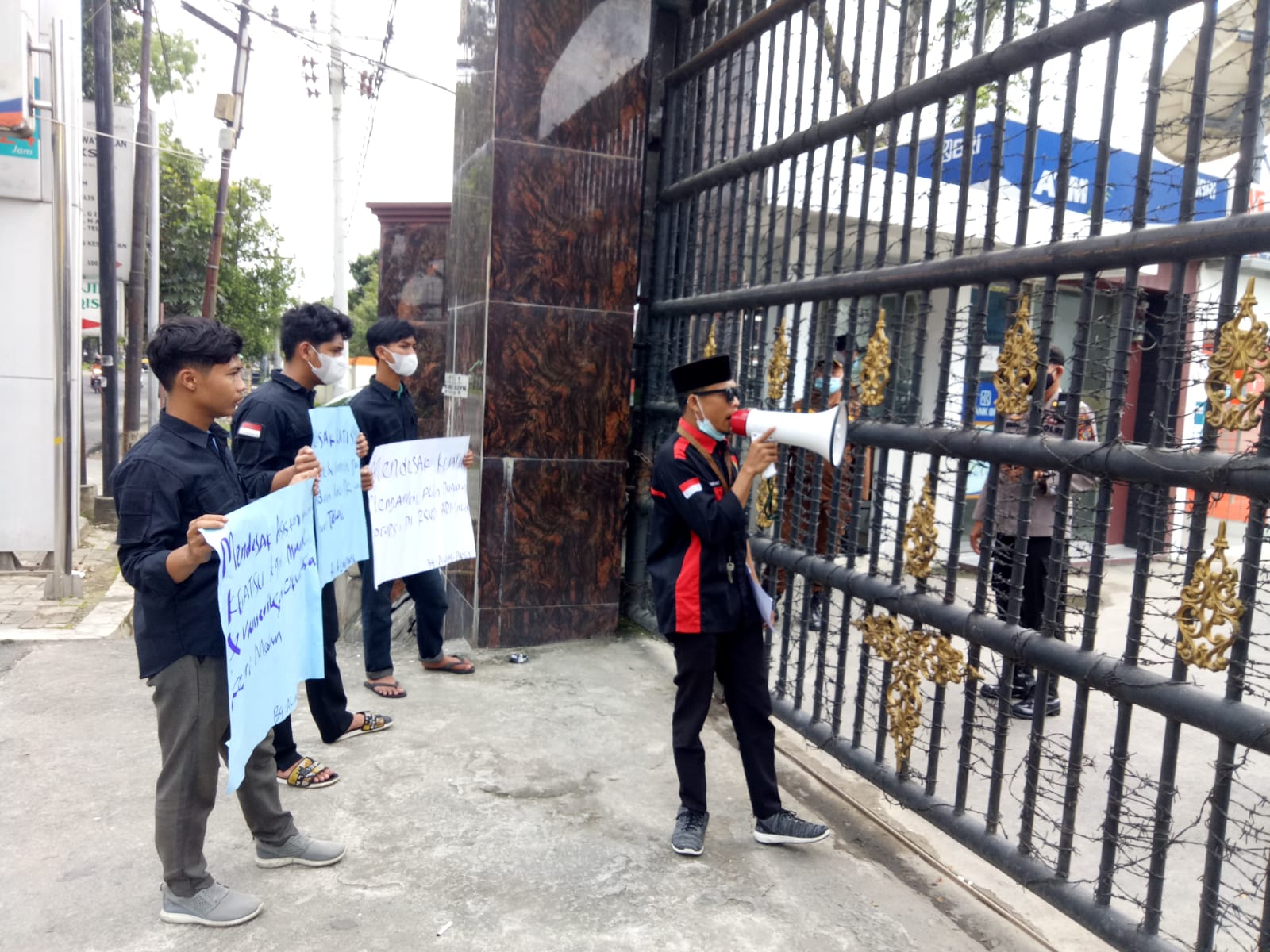 PB ALAMP Aksi Demo di Kejatisu, Usut  Dugaan Korupsi RSUP H Adam Malik