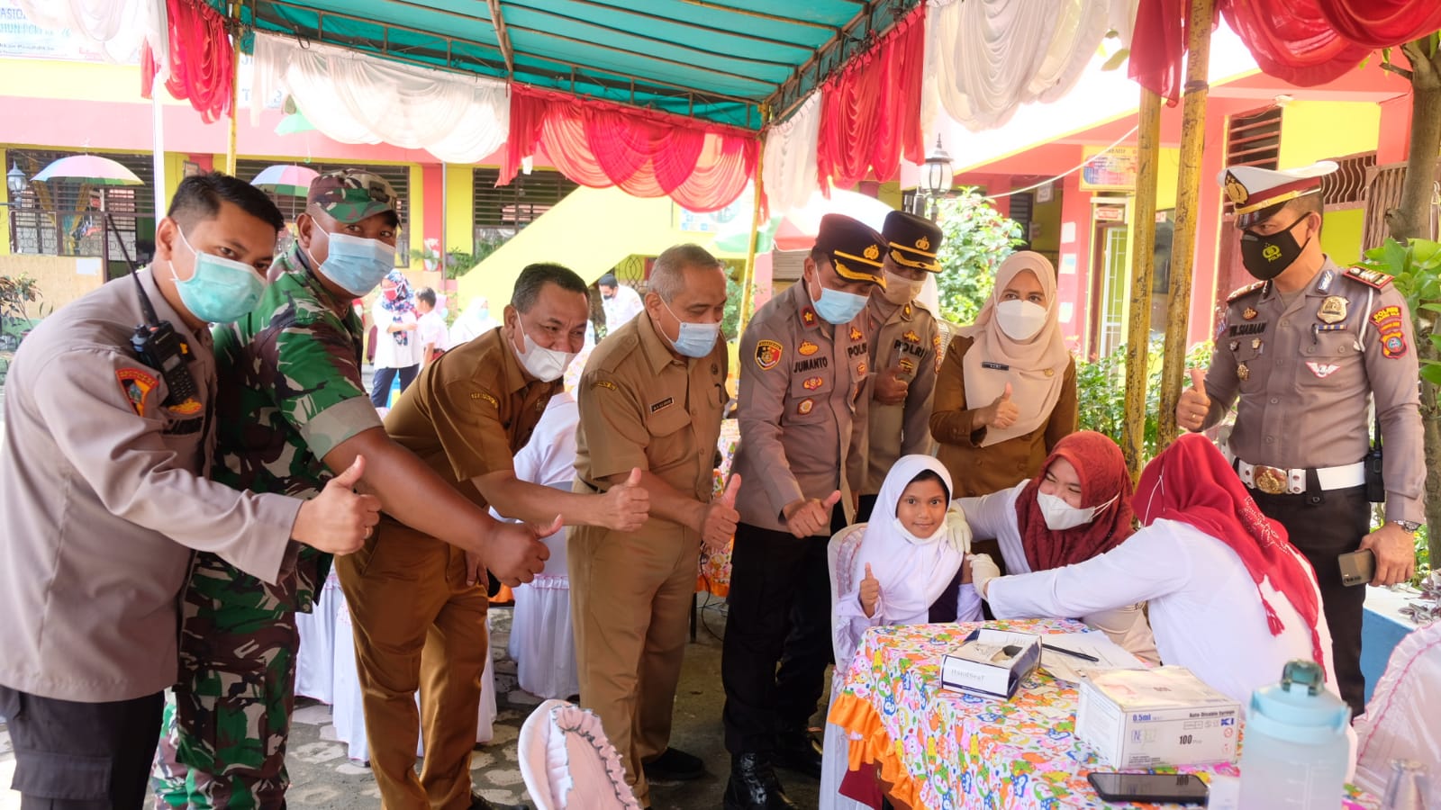 Pj Sekdakot Tanjungbalai Tinjau Pelaksanaan Vaksinasi Massal Anak Usia 6 - 11 Tahun di Beberapa Sekolah Dasar