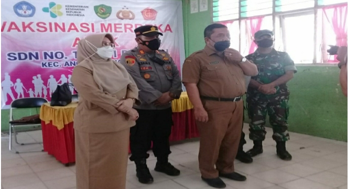 Sekda Tapsel Hadiri Kegiatan Vaksinasi Merdeka Anak SD Negeri 101501 Kelurahan Bintuju Tahap Pertama