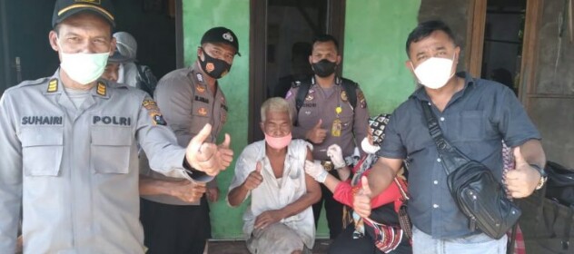 Polres Sidimpuan Dor To Dor Vaksinasi Lansia