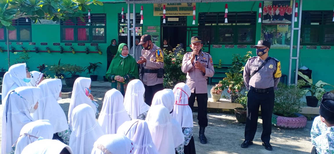 Polsek Air Joman Polres Asahan Sosialisasi Vaksinasi Anak di SD Pesantren Hoirul Mukminin