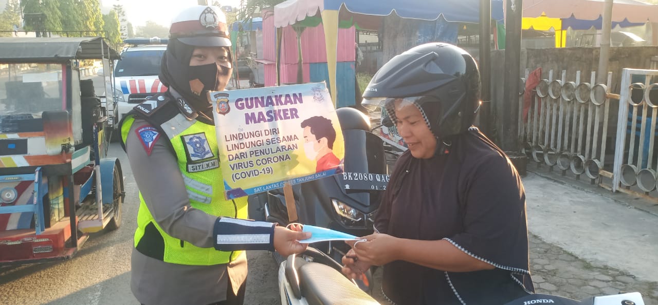 Sat Lantas Polres Tanjung Balai Ajak Masyarakat Terbiasa Memakai Masker