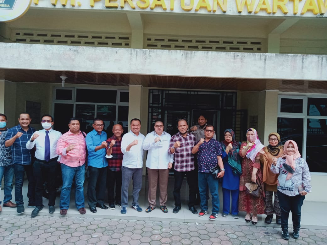Lepas Rindu, Razman Arif Nasution Berkunjung ke PWI Sumut , Farianda: PWI Terbuka Bagi Siapapun untuk Berdiskusi