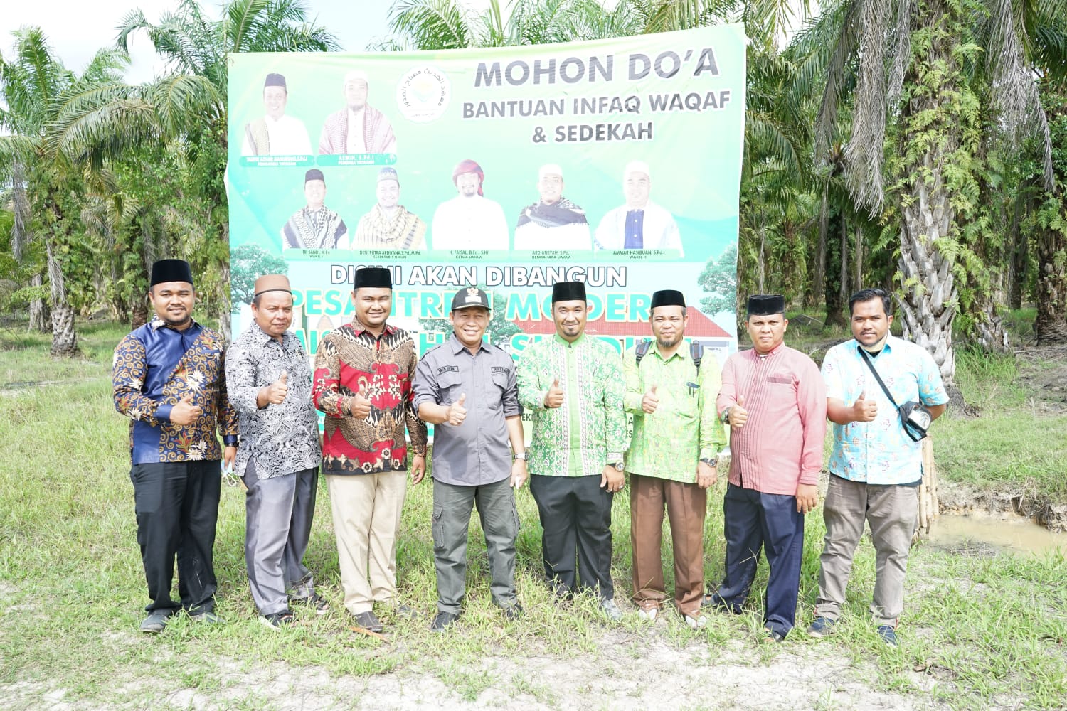 H.Waris Thalib Tinjau Rencana Pembangunan Pesantren Moderen Misbah El Shuduri Kelurahan Pahang