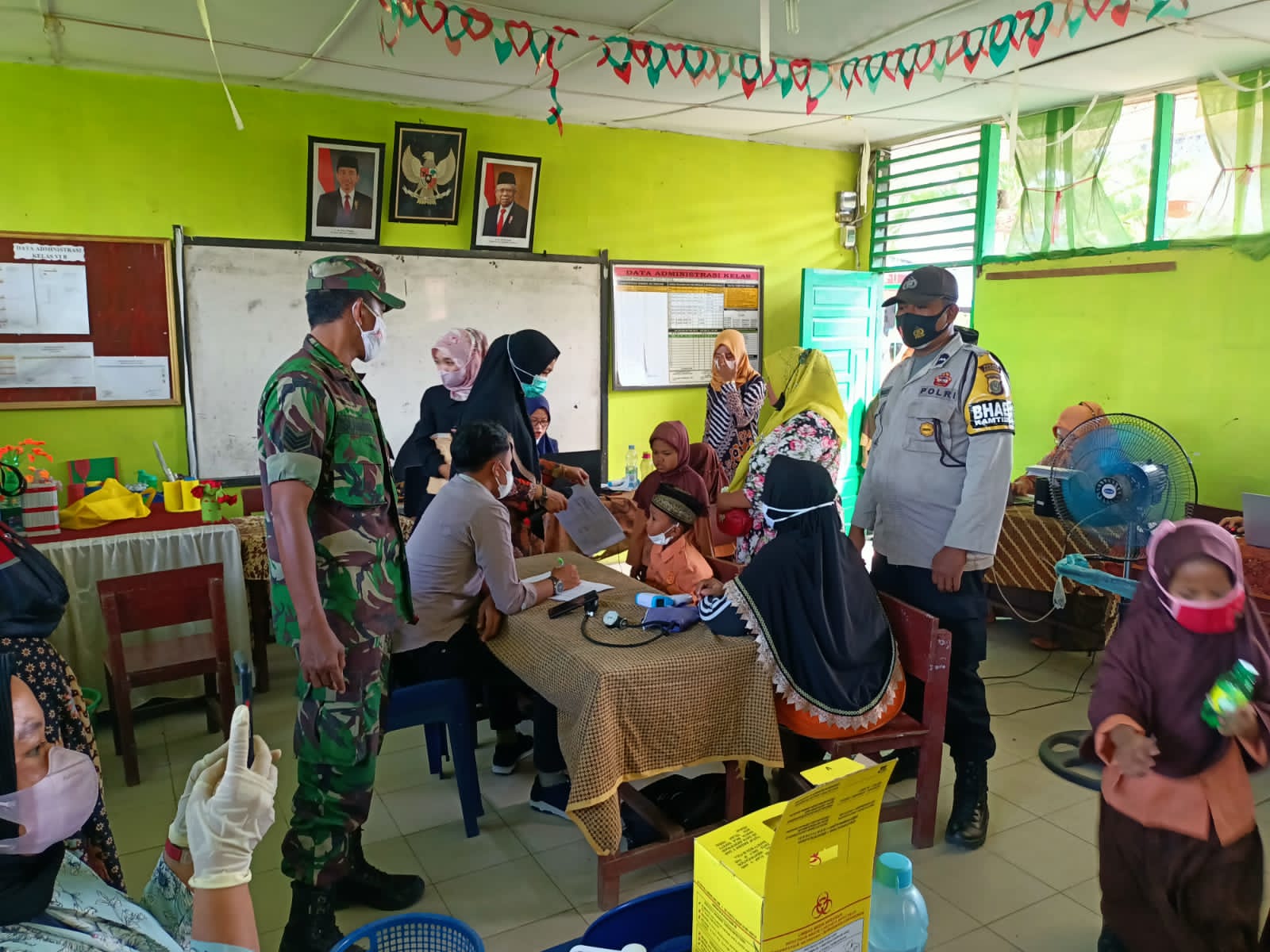 Polsek Pulau Raja Polres Asahan Bersama Puskesmas melaksanakan Vaksinasi Anak Usia 6-11 Tahun di 2 Sekolah