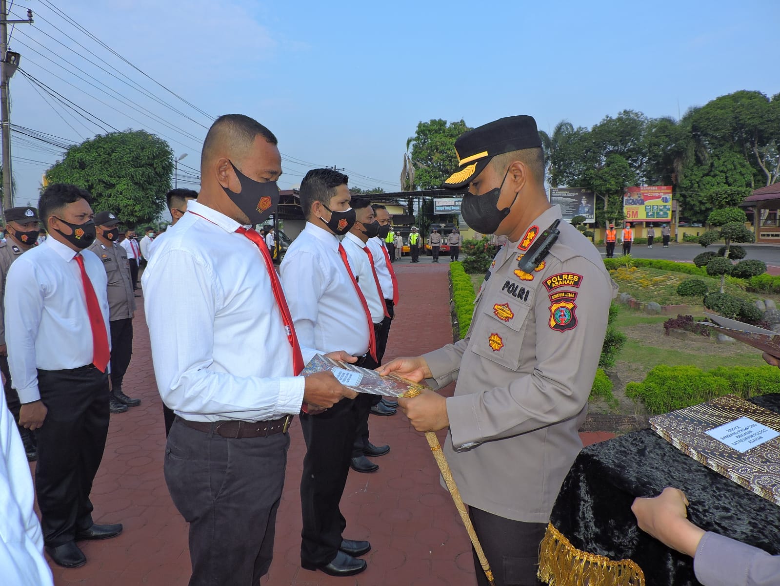 Kapolres Asahan Beri Piagam Penghargaan Kepada 14 Personil Berprestasi