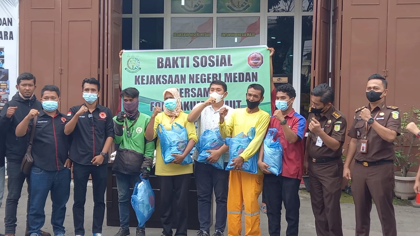 Kejari Medan Bersama Forwakum Sumut Berbagi 200 Paket SembakoÂ 
