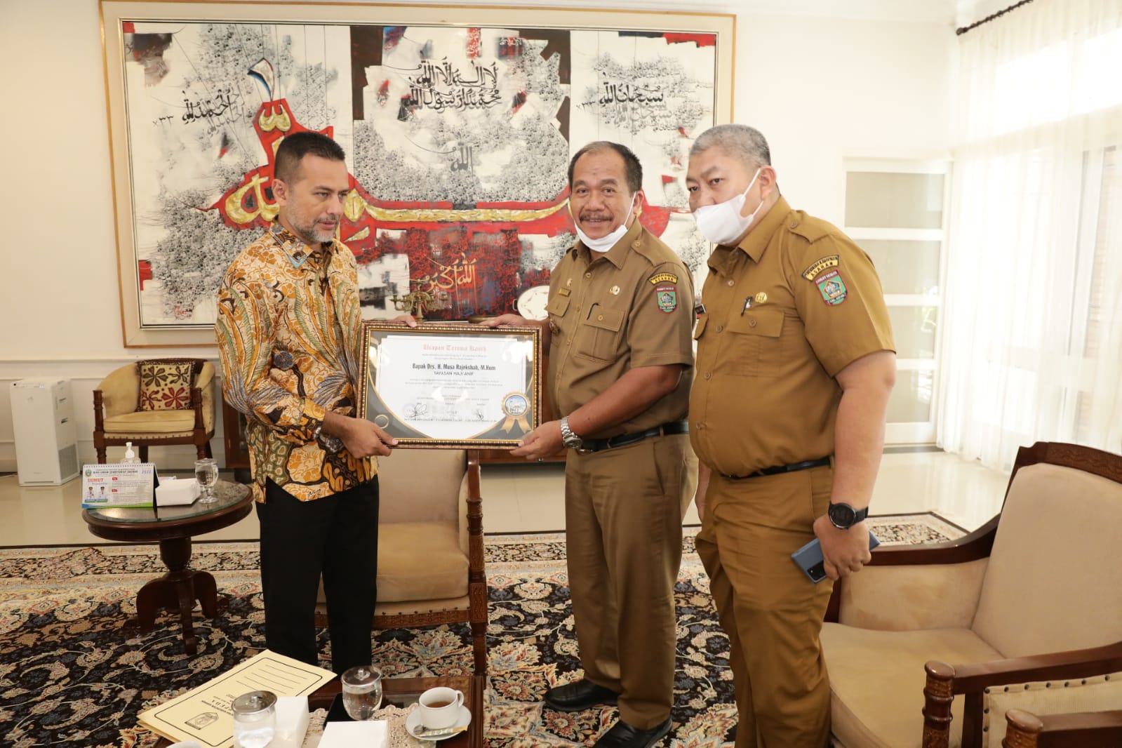 Yayasan H. Anif Beri Bantuan Rp 300 Juta Untuk Masjid Agung H. Acmad Bakrie Kisaran