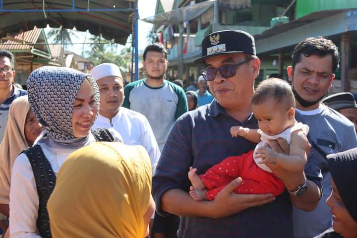 Pasca Bencana Banjir Bupati Bersama Ketua TP.PKK Kunjungi  Siulang Aling Muara Batang Gadis.