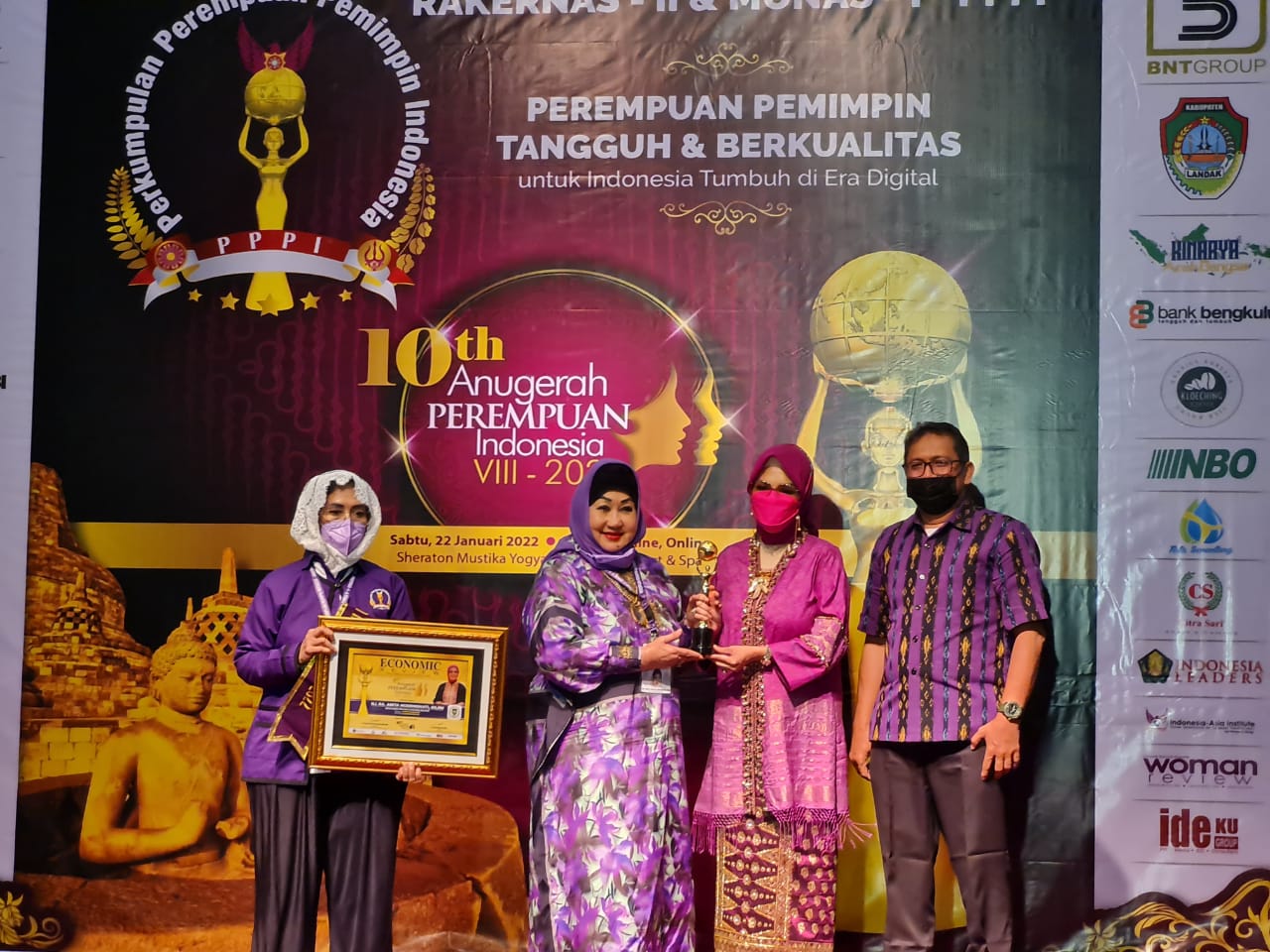 RA Anita Raih Anugrah Perempuan Indonesia 2022