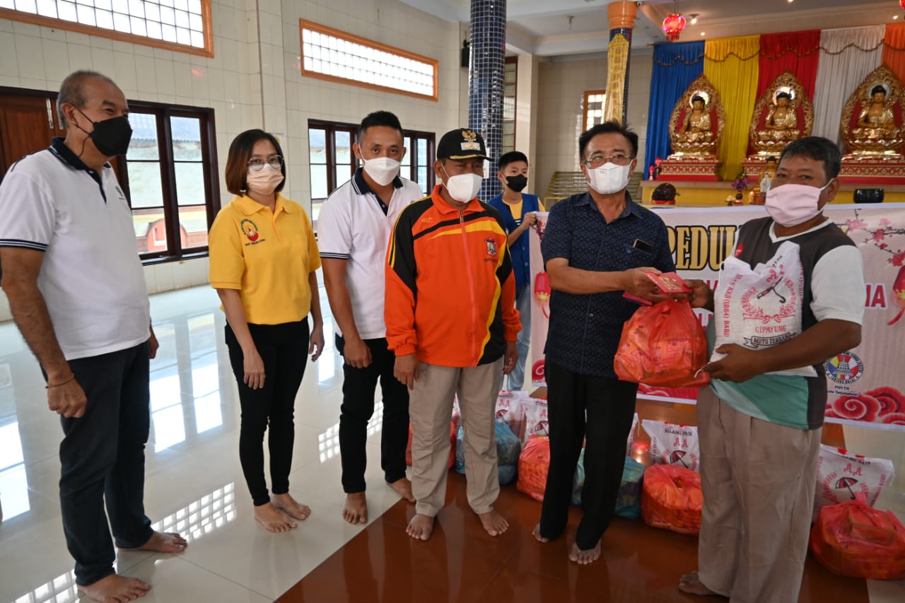 Plt Wali Kota Hadiri Bhakti Sosial dan Aksi Peduli Imlek Di Vihara Triratna