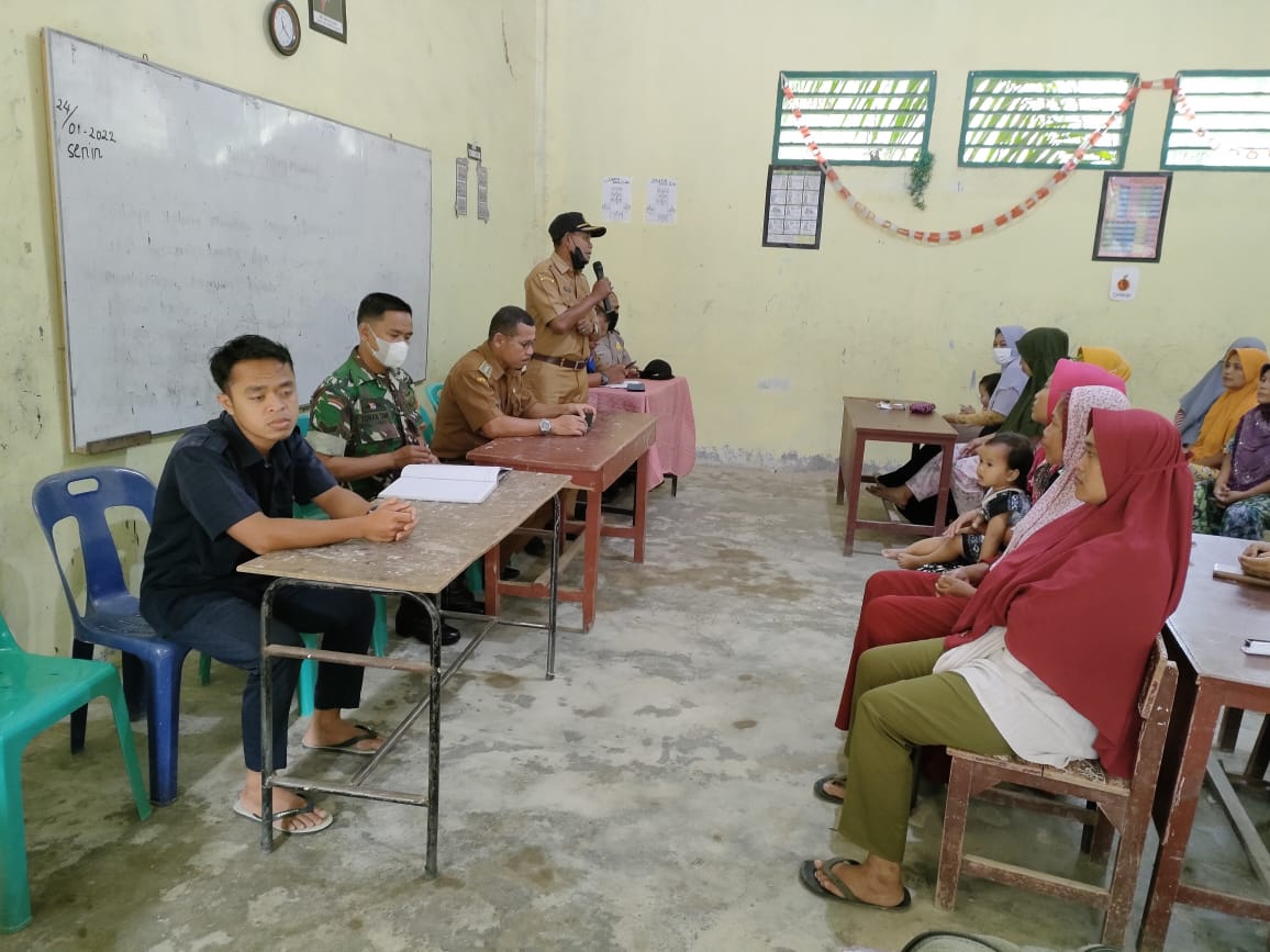 Mewakili Kapolsek, Kanit Binmas Polsek Simpang Empat Polres Asahan Hadiri Sosialisasi Vaksinasi Anak dengan Orang Tua Murid