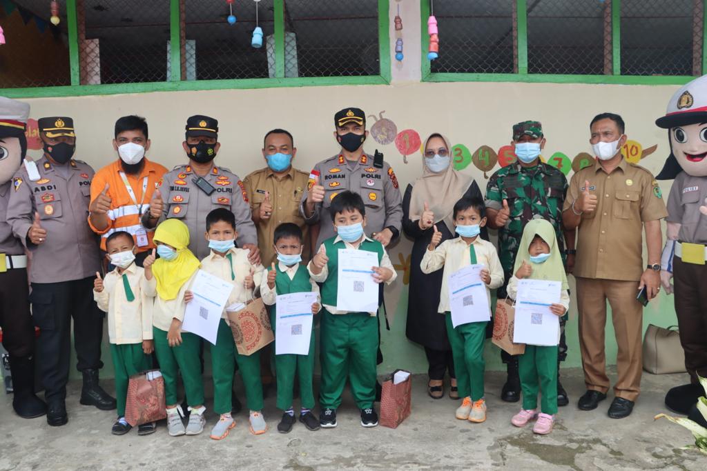 Kapolres Tapsel tinjau pelaksanaan Imunisasi Anak-Anak di TK ABA Bersama Forkopimca Batang Toru