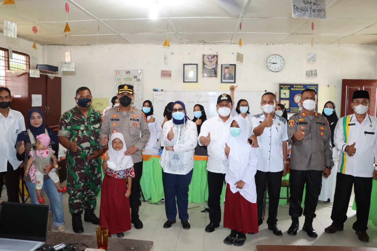 Kapolres Tanjung Bali Bersama Plt Walkot Tanjung Balai Memastikan Pelaksanaan Vaksinasi Anak Usia 6 - 11 Tahun