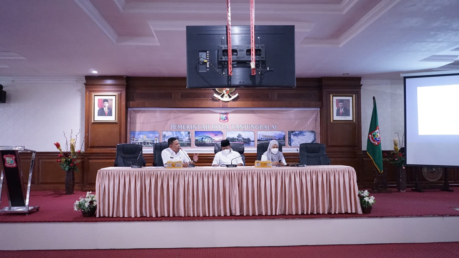 Plt Wali Kota Waris Thalib Pimpin Rapat Evaluasi APBD TA 2021 dan Percepatan APBD TA 2022