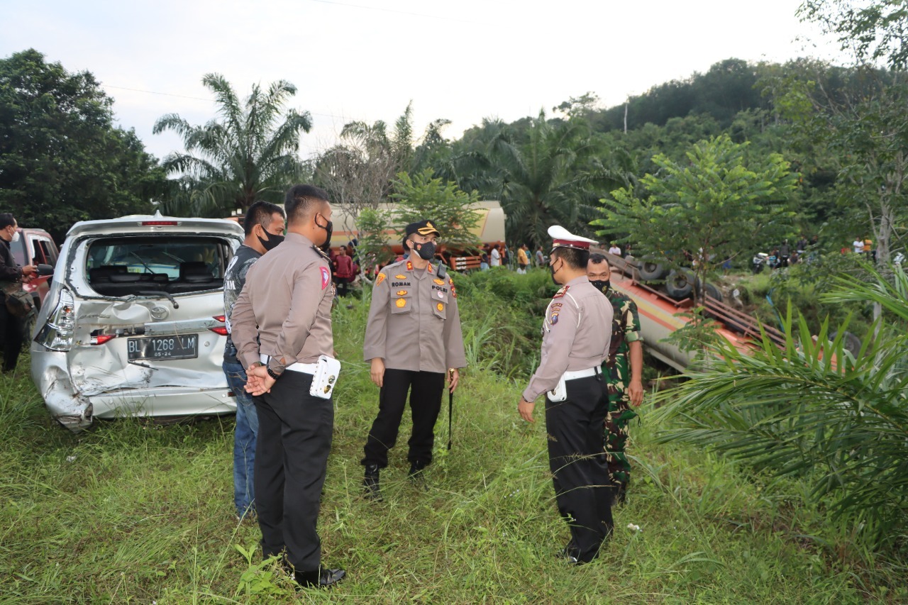 Gercep Kapolres Tapsel Tinjau Lokasi Tabrakan Beruntun
