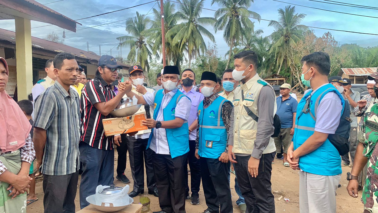 YBM PT PLN UP3 Padangsidimpuan Serahkan Bantuan Kepada Korban Banjir Batang Lubu Sutam