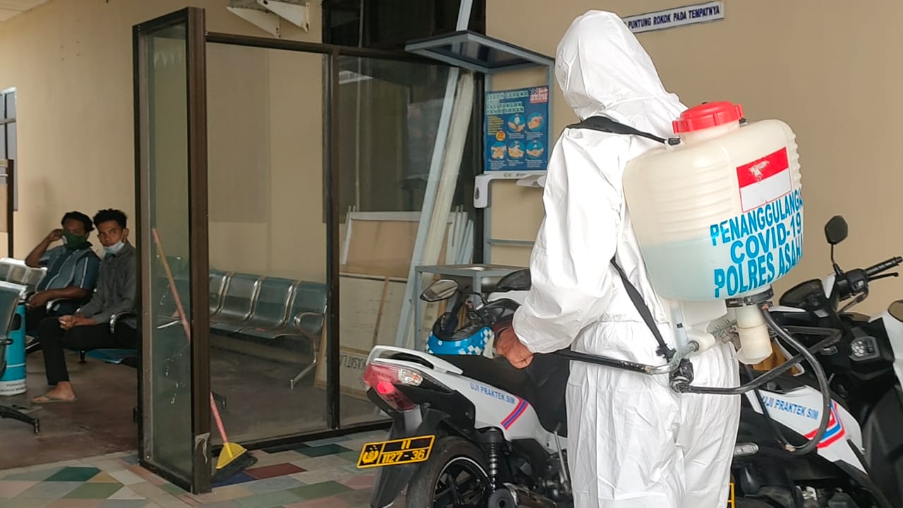 Satlantas Polres Asahan Lakukan Penyemprotan Cairan Desinfektan