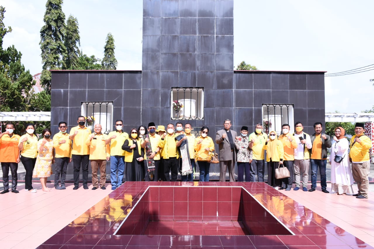 Perayaan Natal dan Syukuran Tahun Baru Golkar Sumut Diawali Dengan Bazar UMKM, Ziarah dan Baksos
