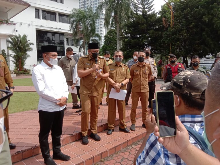 Gubsu Edy Rahmayadi - Walikota Bobby Nasution Sambut Demo Ratusan Pedagang,  Suwarno Banyak Cakap-cakap