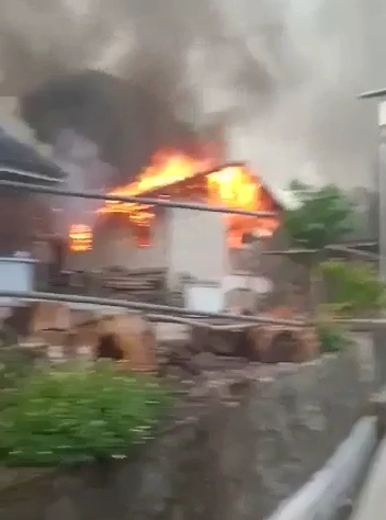 Pulau Haruku Maluku Mencekam, 2 Warga Desa Bentrok dan Puluhan Rumah Dibakar