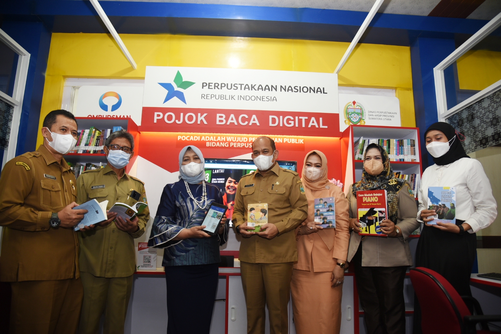 Resmikan Pojok Baca Digital di BPPRDSU Samsat Medan Selatan, Nawal Lubis:  Masyarakat Bisa Menambah Wawasan