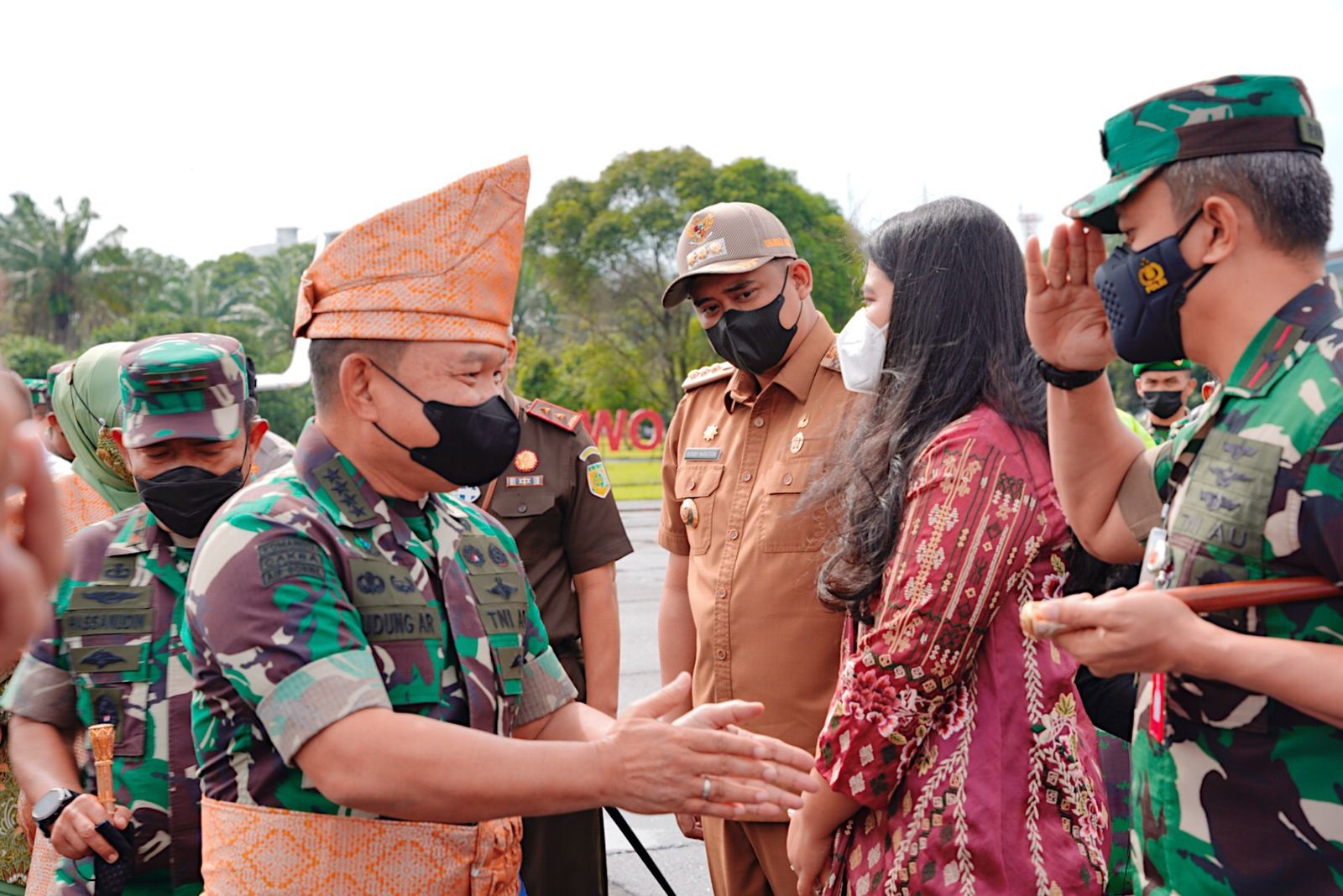 Wali Kota Medan bersama Ketua TP PKK Sambut Kedatangan KASAD dan Ketua Persit KCK