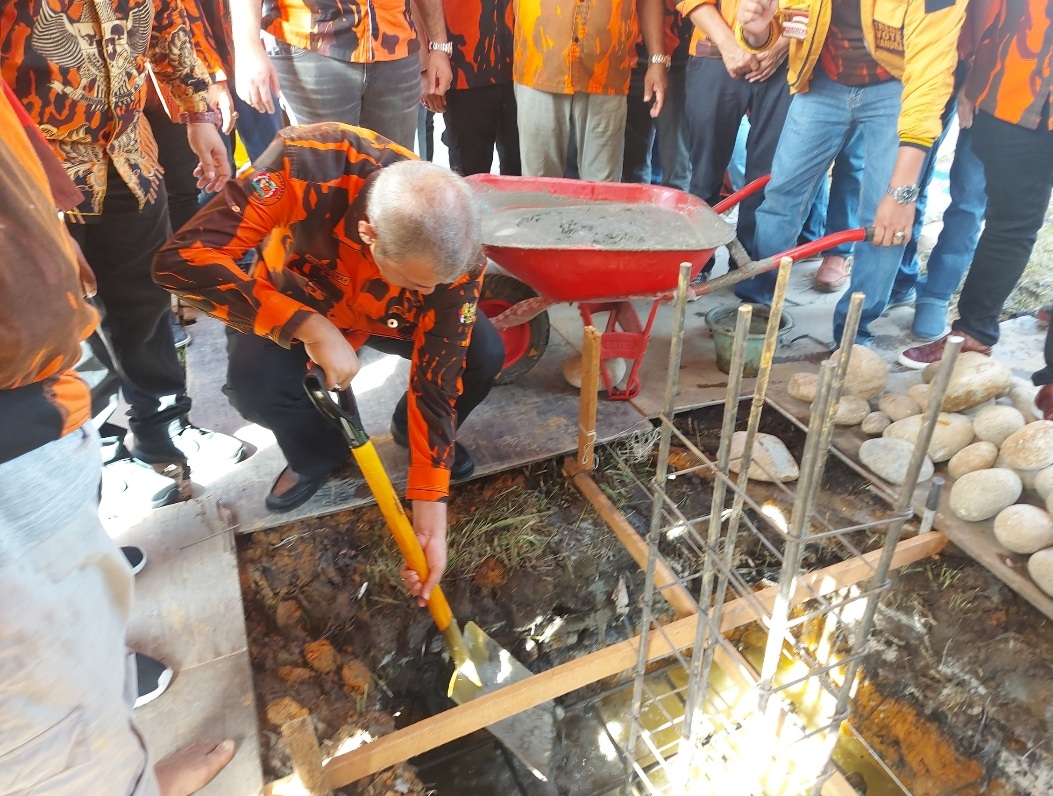 Kodrat Shah Letakan Batu Pertama Pembangunan Kantor PAC PP Medan Marelan
