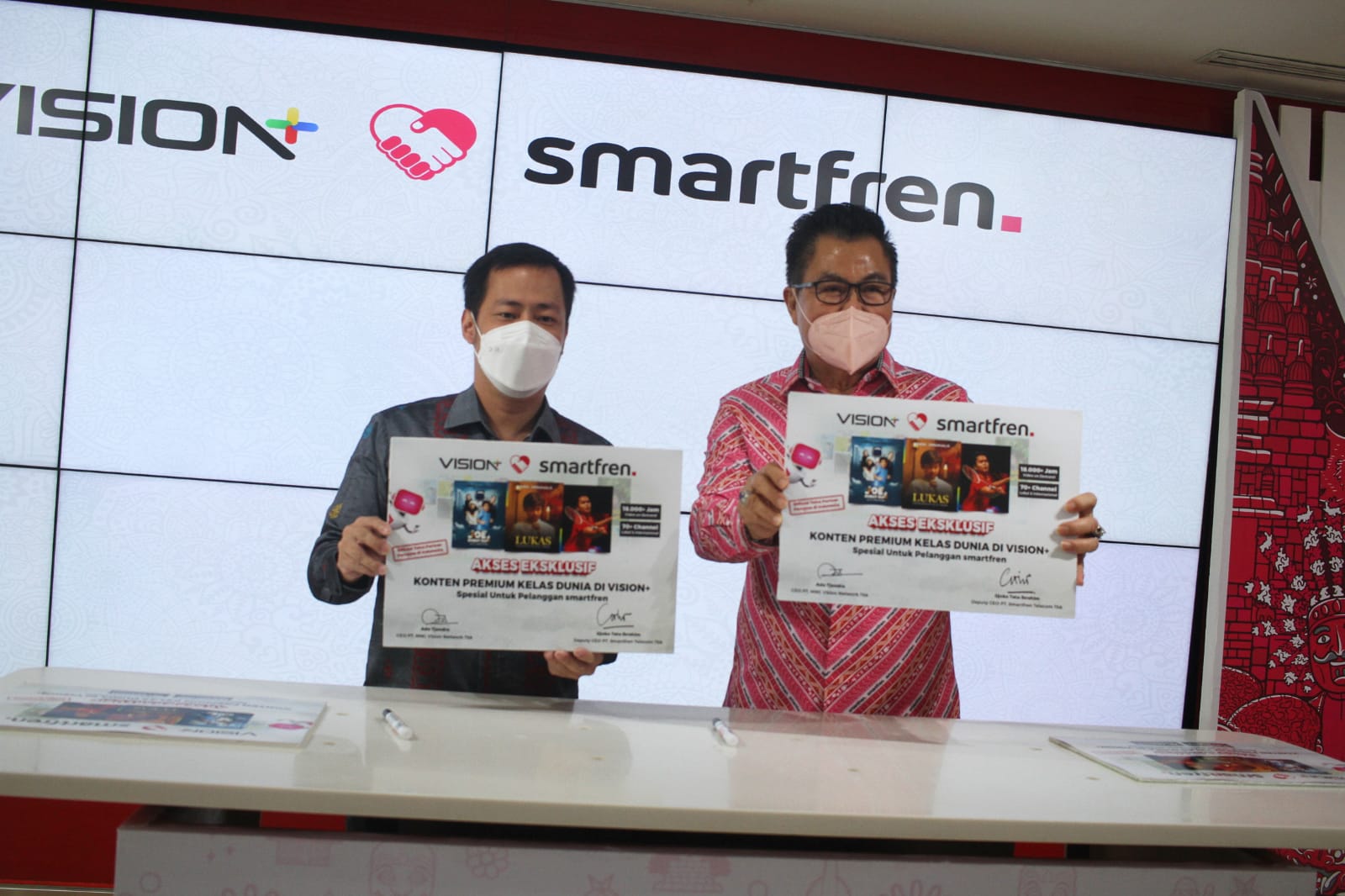 Smartfren Tandatangani Kerja Sama Ekslusif dengan Vision+, Hadirkan Konten Video Premium untuk Pelanggan