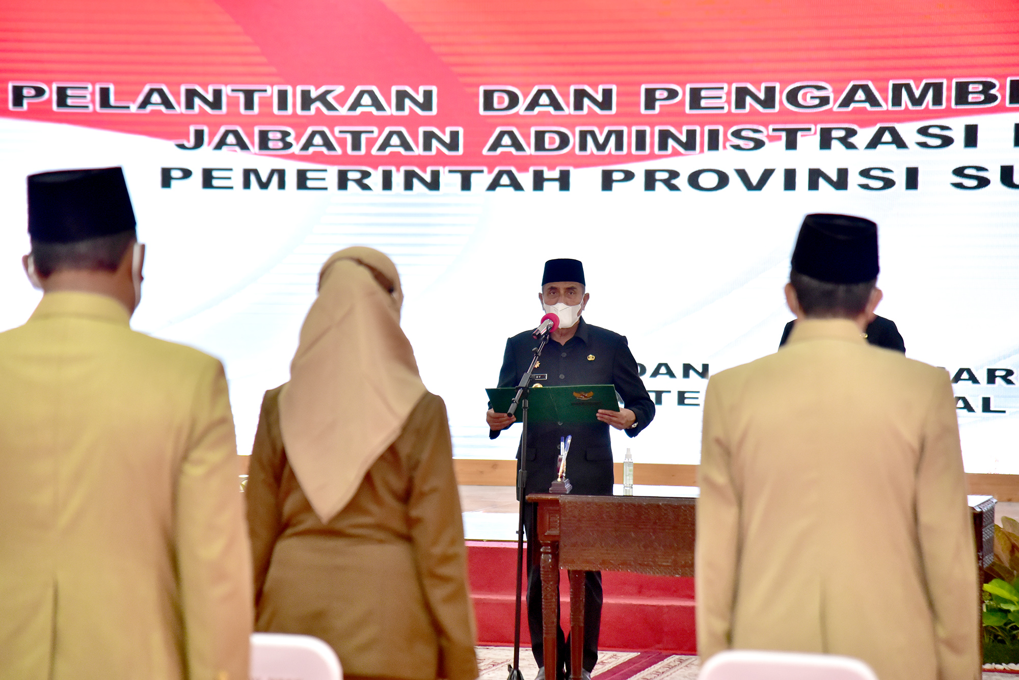 Gubernur Edy Rahmayadi Lantik  20 Pejabat Administrator dan Pengawas, Ini Daftar Namanya