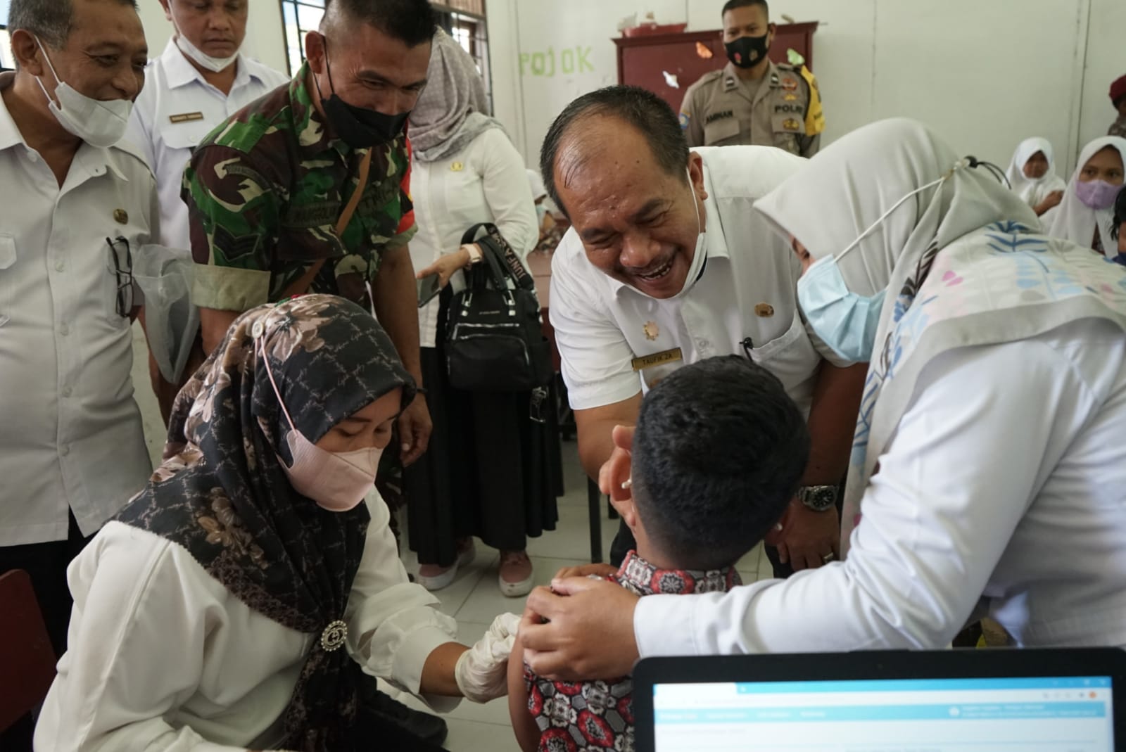 Wabup Asahan Tinjau Vaksinasi Untuk Sekolah Dasar di Meranti