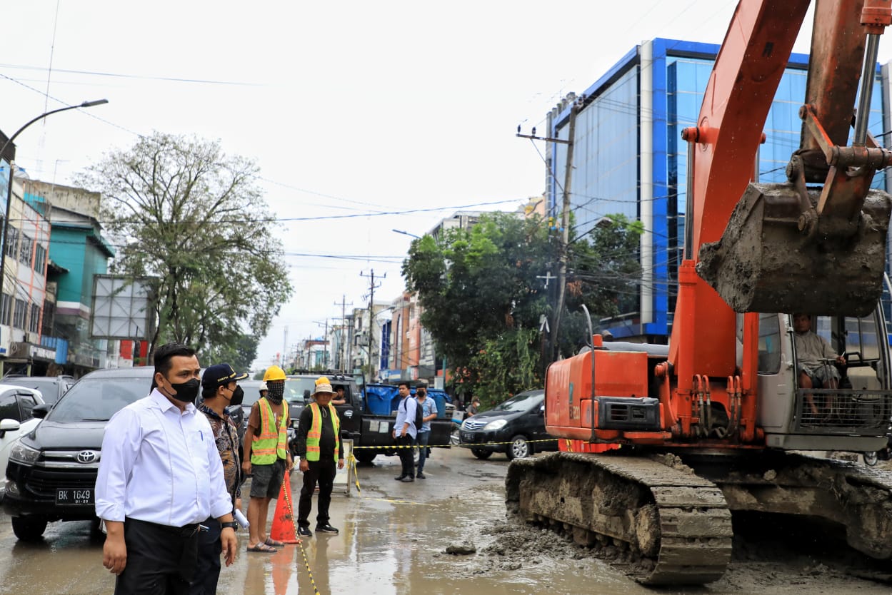 Pemko Medan pastikan tidak Adanya Tumpukan Tanah Hasil pengorekan Drainase di Sisi Jalan