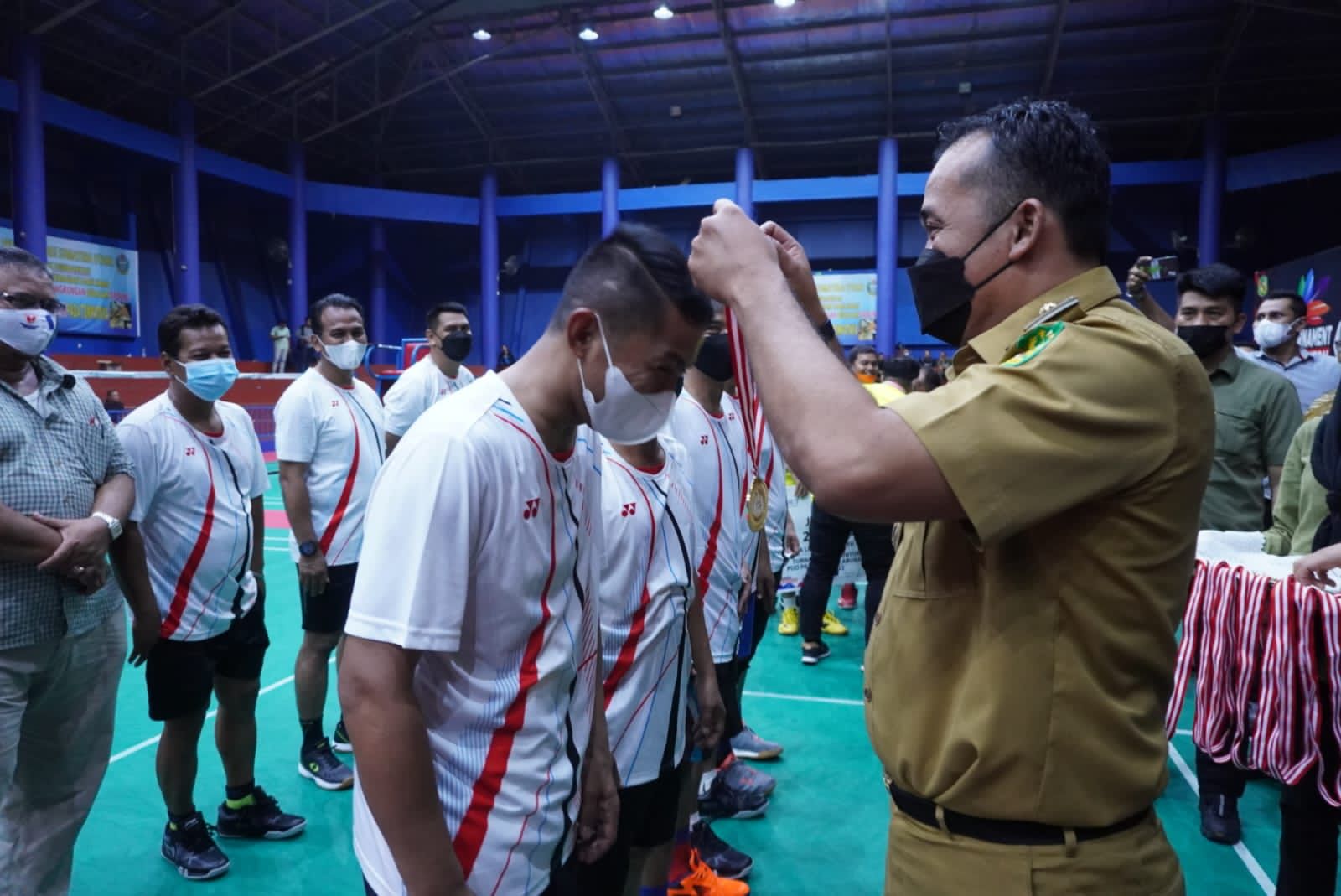 Tutup Turnamen Badminton PUD Pasar Berkolaborasi, Aulia : Jadikan Olahraga Perkuat Keakraban