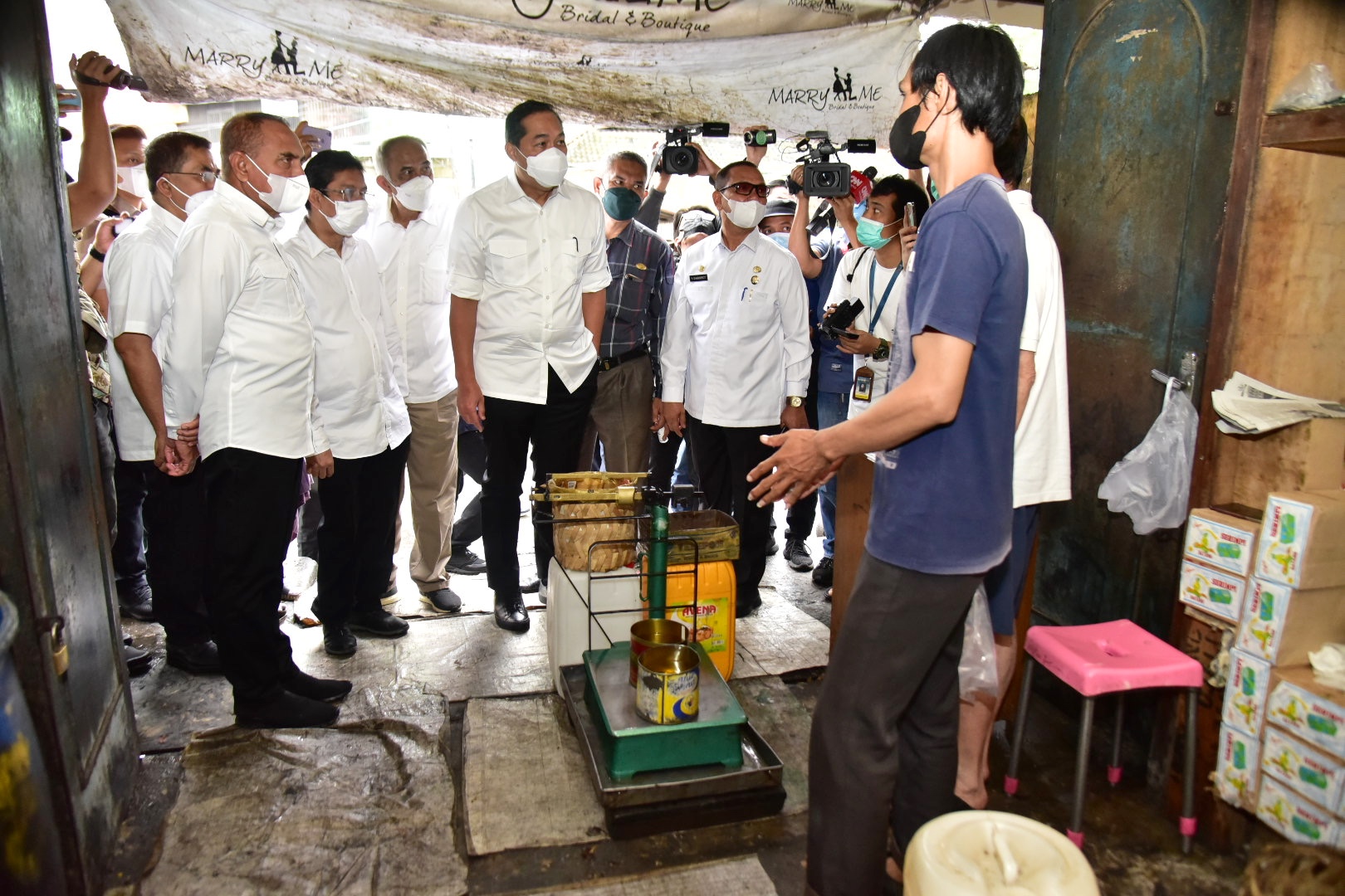 Stok Minyak Goreng di Sumut Seperti â€˜Air Bahâ€™, Mendag: Aparat Hukum Diminta Tegas