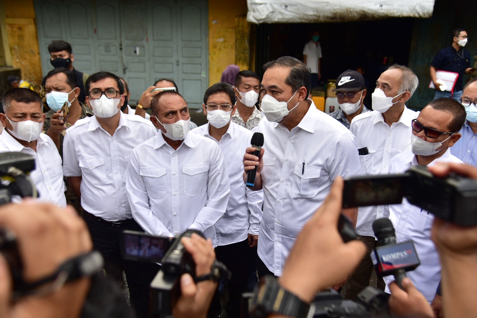 Tinjau Pasar Bersama Gubernur Edy Rahmayadi, Mendag Lutfi Minta Distribusi  Minyak Goreng Terus Dikawal