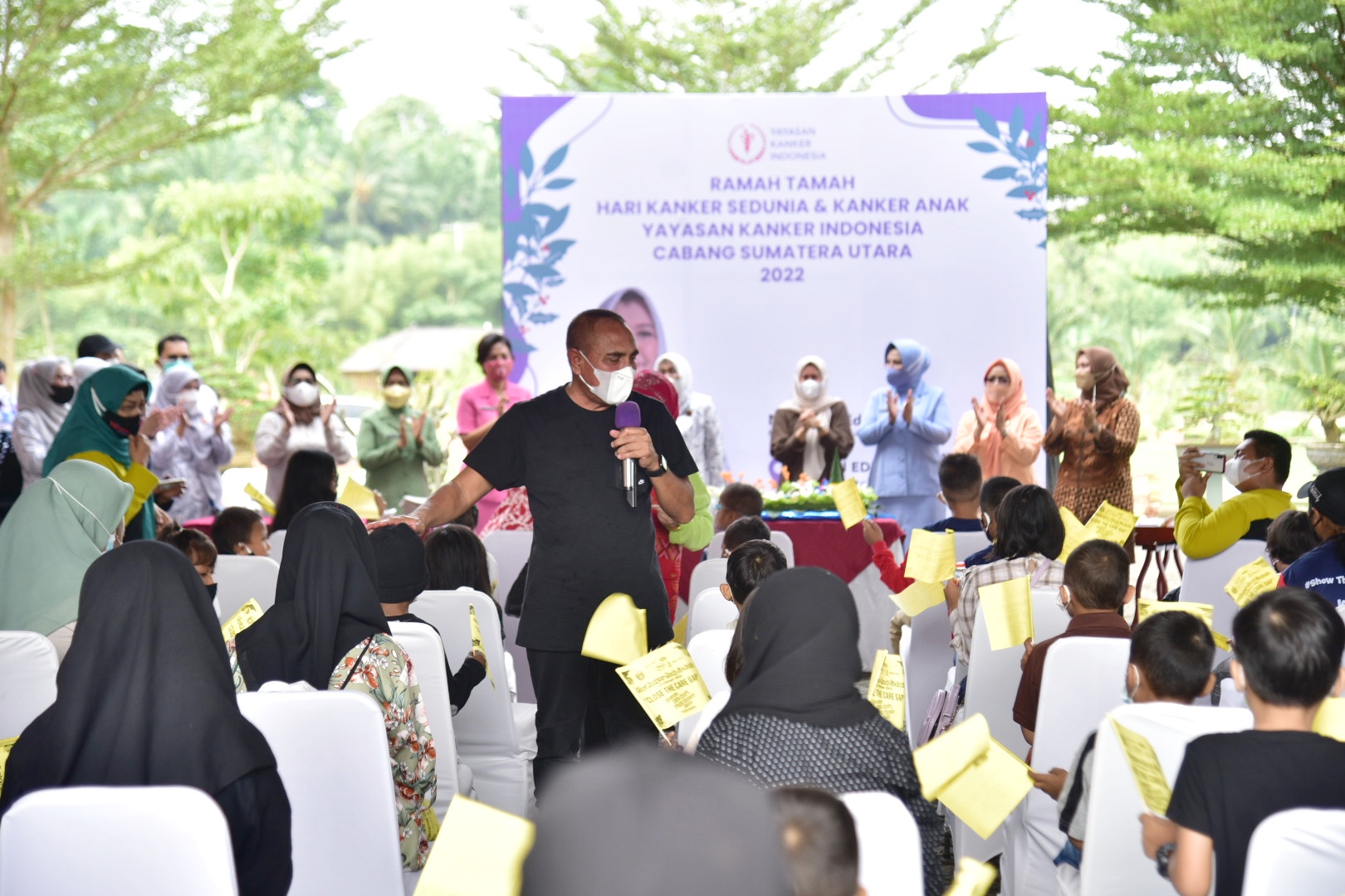 Hari Kanker Anak Internasional, Edy Rahmayadi dan Nawal LubisÂ  Bermain dan Bergembira Bersama Anak-anak Penderita Kanker