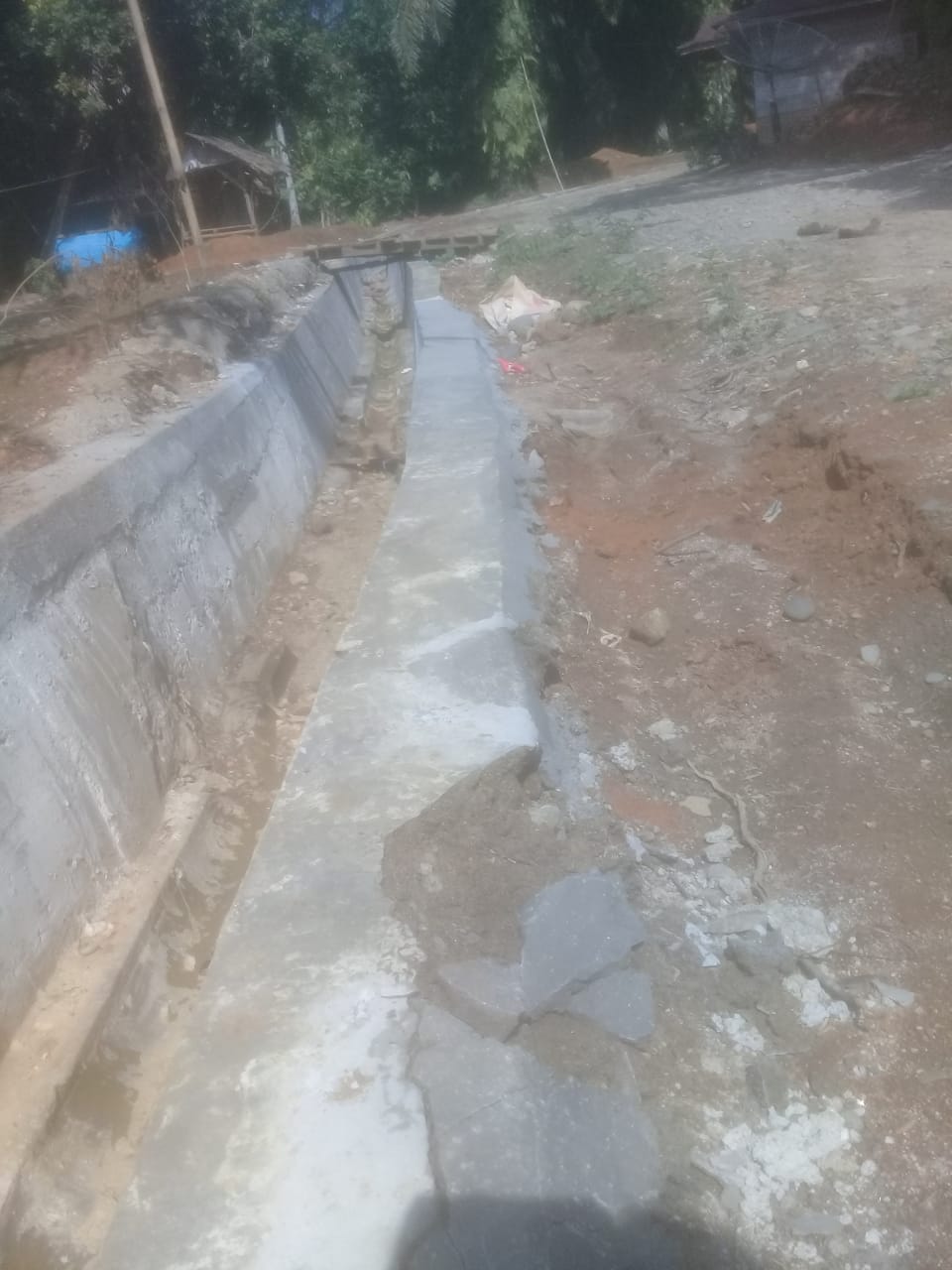 Proyek Pembangunan Parit Beton Dengan Biaya Ratusan Juta Lebih di Kec.Bahorok Langkat Baru Selesai dikerjakan Sudah Hancur