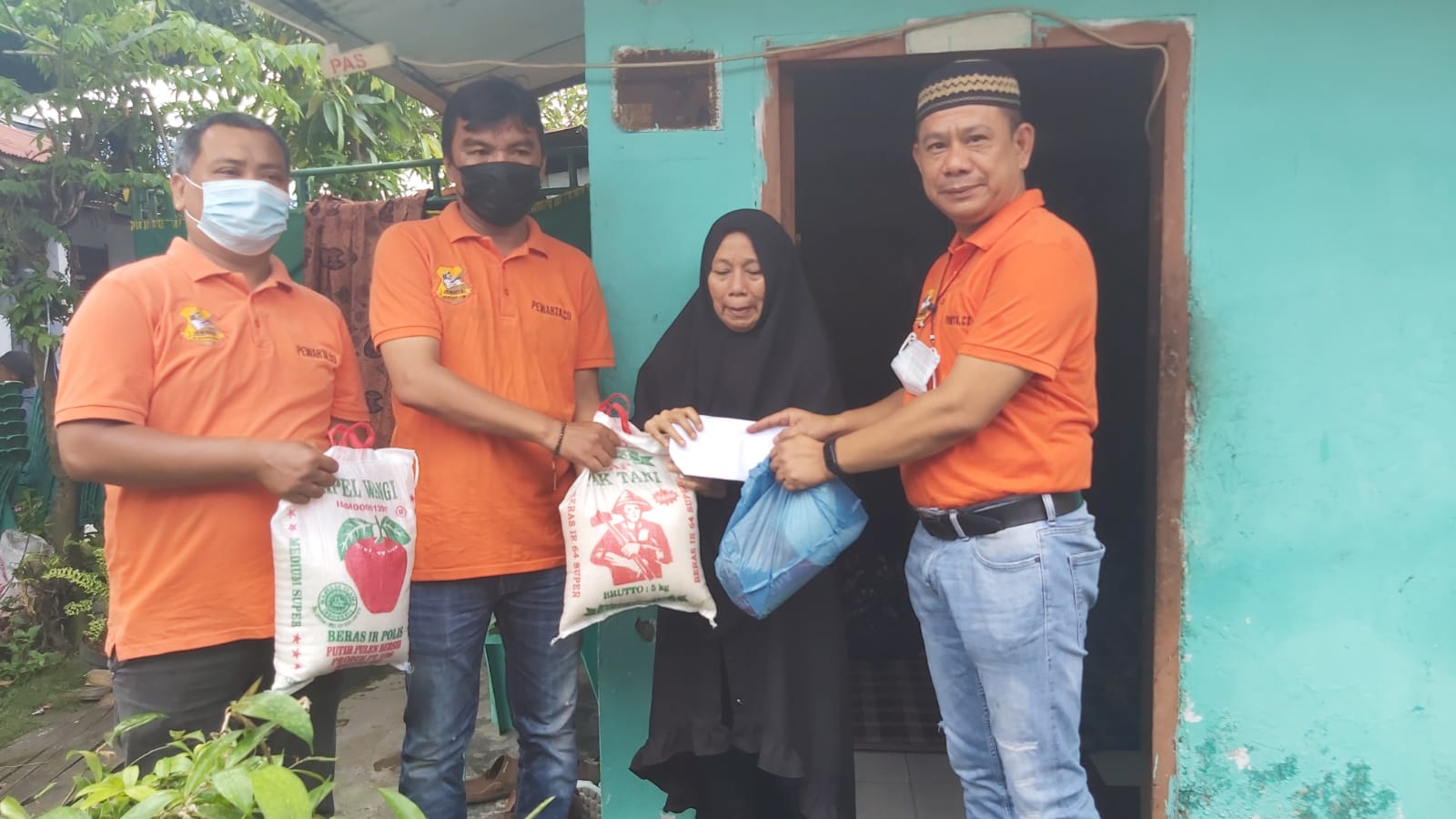 Wan Bulok Alias Wak Uban Meninggal Dunia, Ketua Pewarta Melayat dan Berikan Santunan