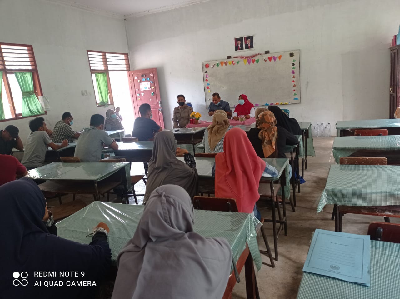 Kanit Binmas Polsek BP Mandoge Polres Asahan Himbau Orang Tua Siswa Ajak Anaknya di Vaksin