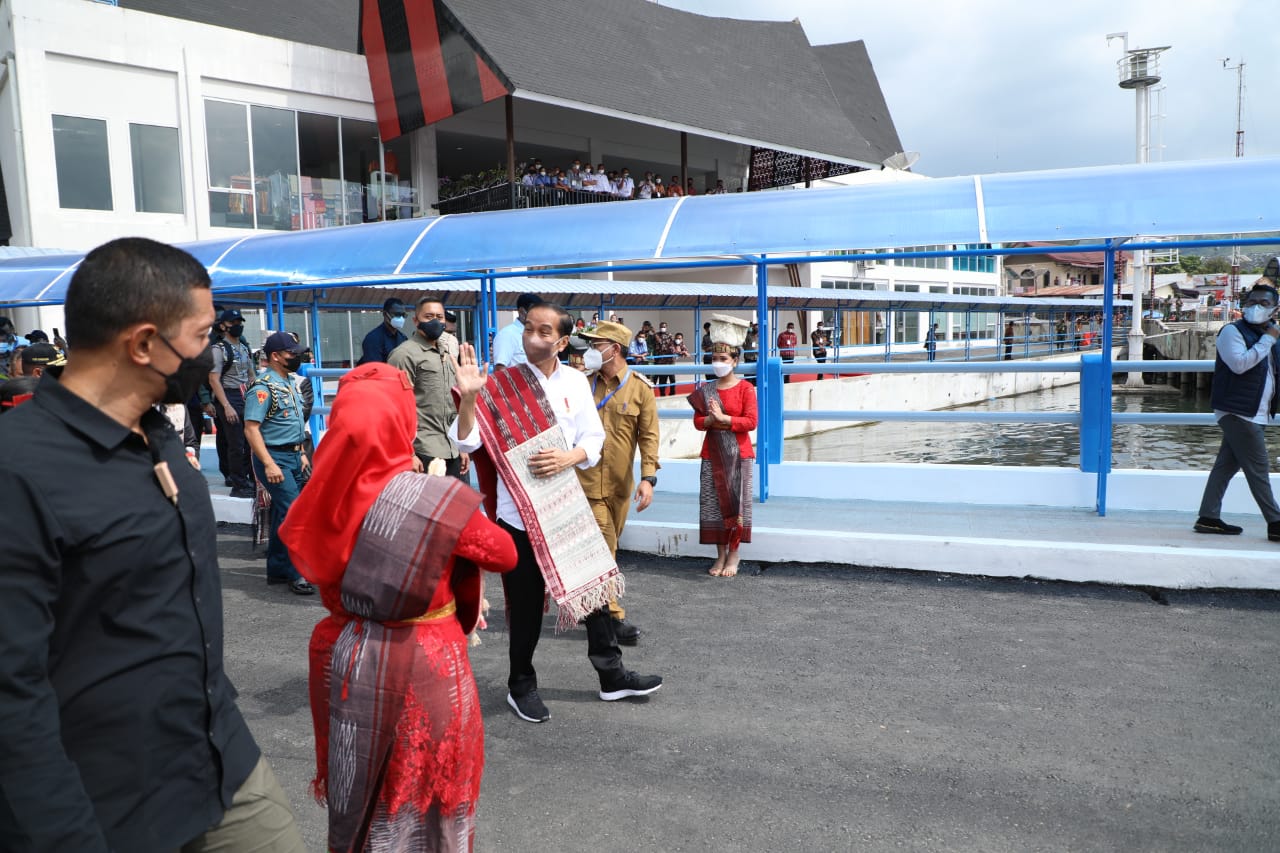Sebrangi Danau Toba, Kapolda Sumut Turut Serta Bersama Presiden RI