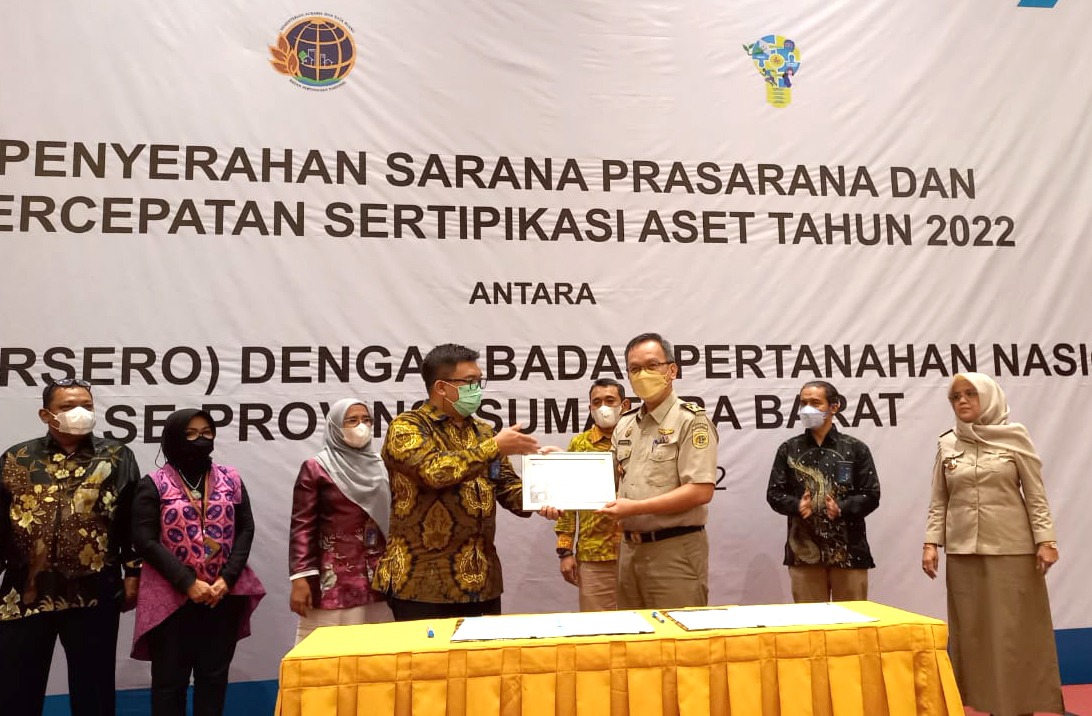 PLN Serahkan Bantuan Sarpras Kepada BPN Sumbar